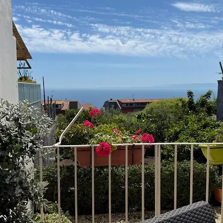 Mosa House Feriehus Aci Castello