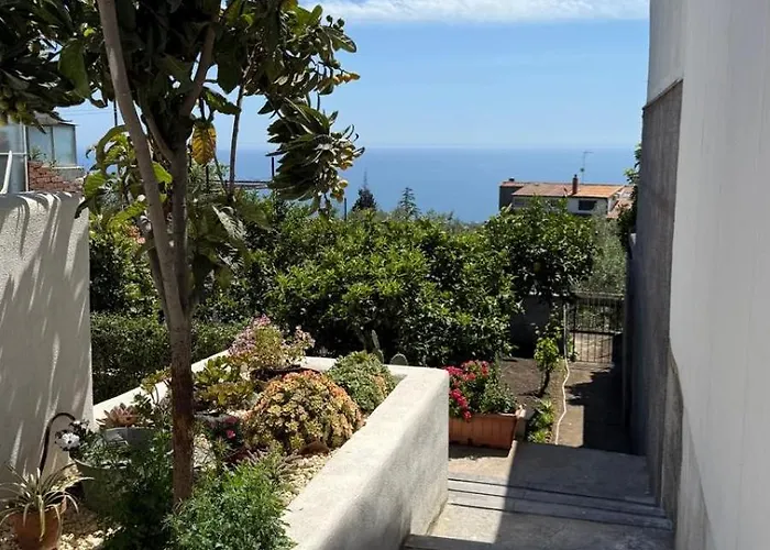 Mosa House Aci Castello